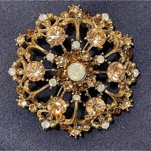 Vintage Gold Tone Champagne Rhinestone Flower Brooch Pin Floral Costume Jewelry